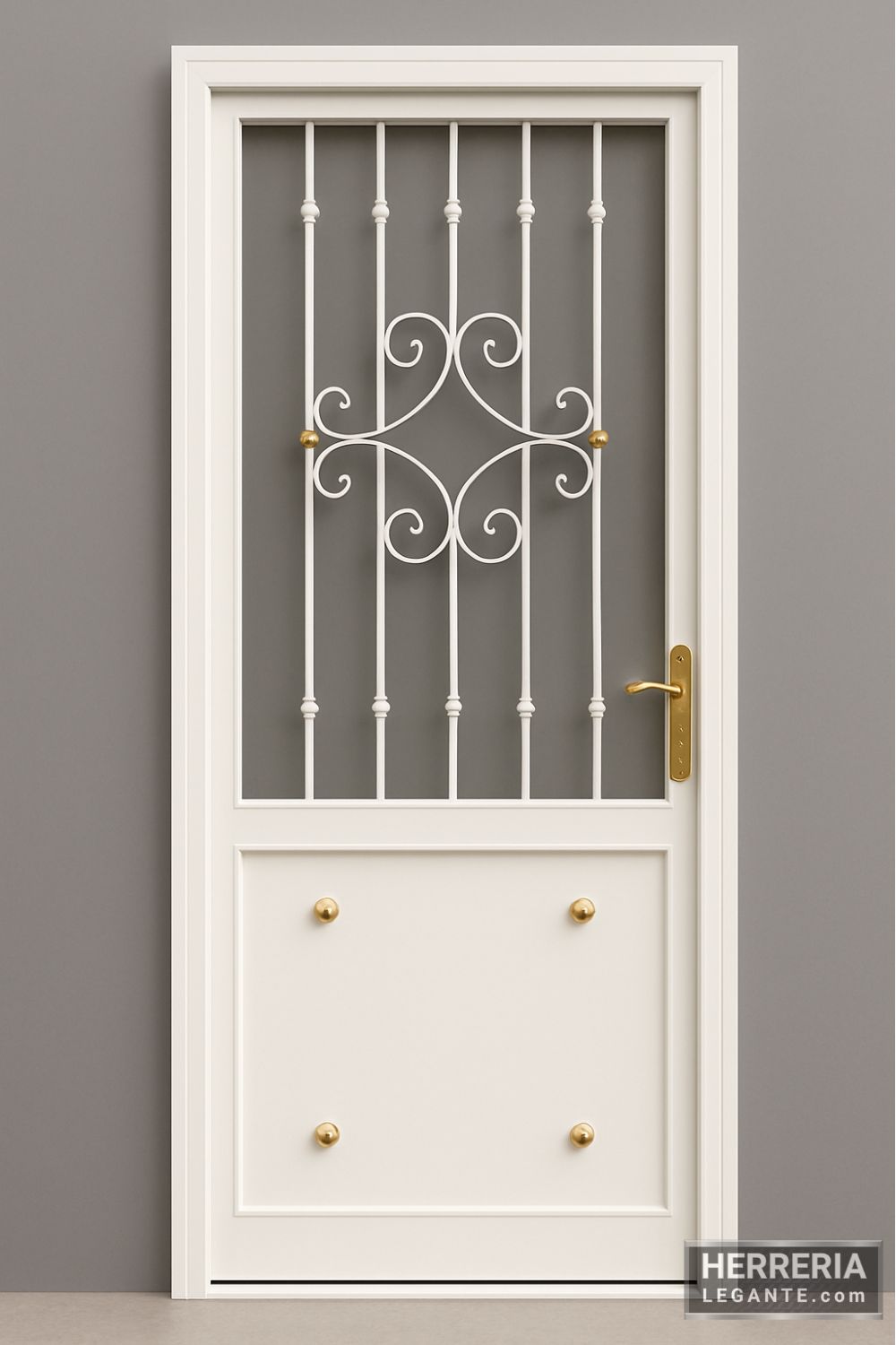 Puerta de herrería blanca con diseño curvo en la parte superior y esferas decorativas metálicas