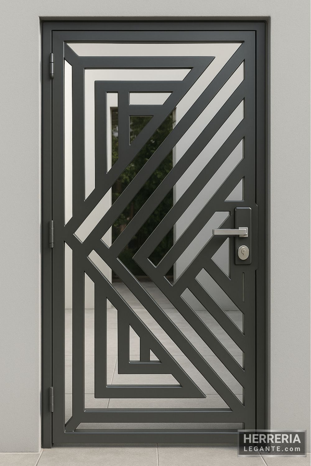 Puerta de herrería exterior con diseño geométrico de líneas diagonales y acabado metálico gris oscuro