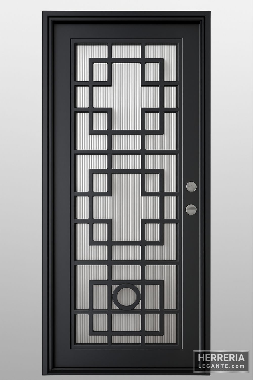 Puerta de herrería negra con vidrio estriado y diseño de cuadros simétricos, vista frontal con fondo neutro