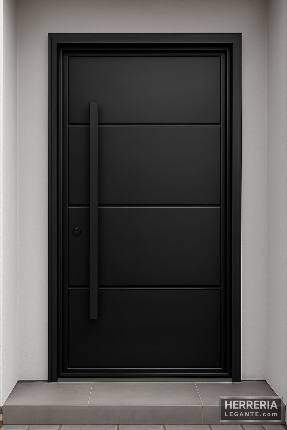 Puerta de hierro negra con manija vertical extralarga en fachada moderna de líneas limpias
