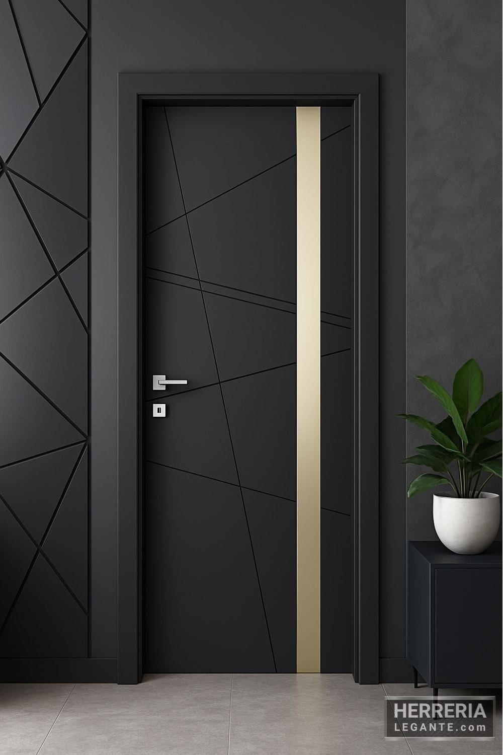 Puerta de herrería con franja dorada en interior con muros oscuros de acabado mate y patrón geométrico
