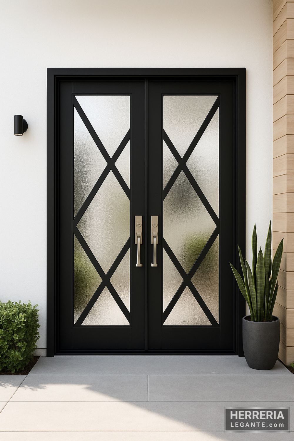 puerta de herrería negra de doble hoja con vidrio esmerilado instalada en acceso desde jardín de departamento moderno