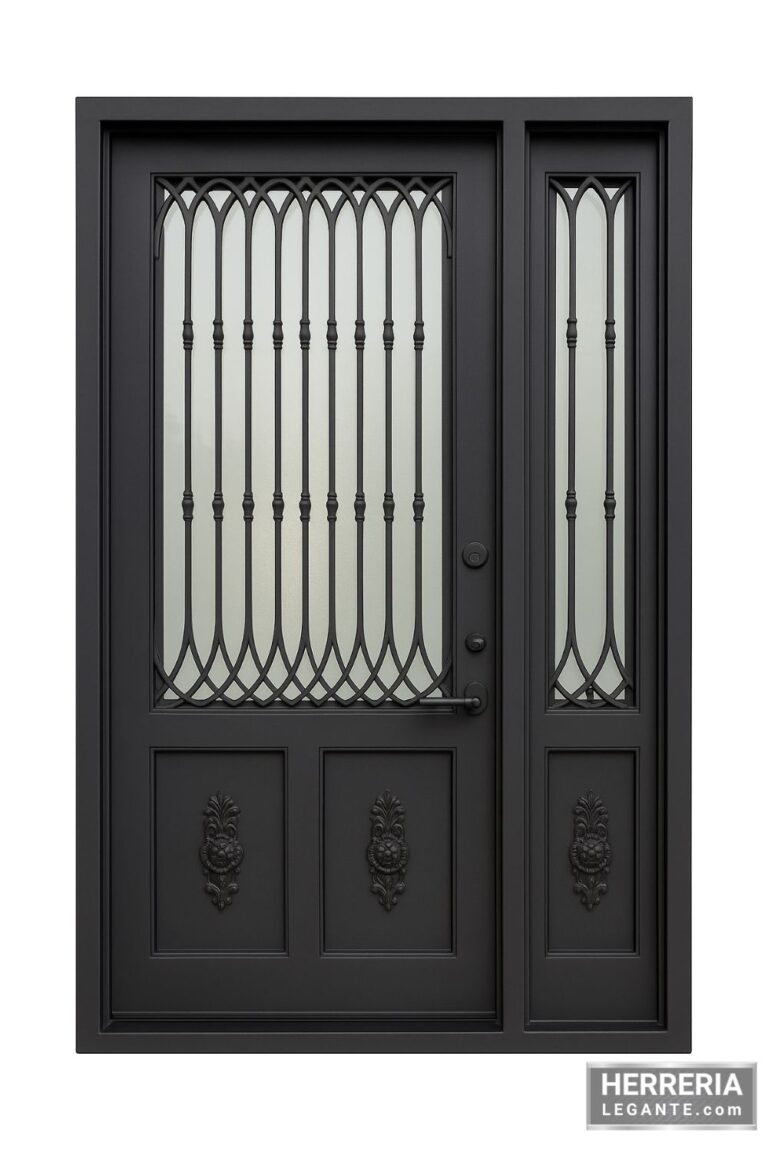 puerta de herrería con fijo lateral, barrotes decorativos y paneles florales en la parte inferior