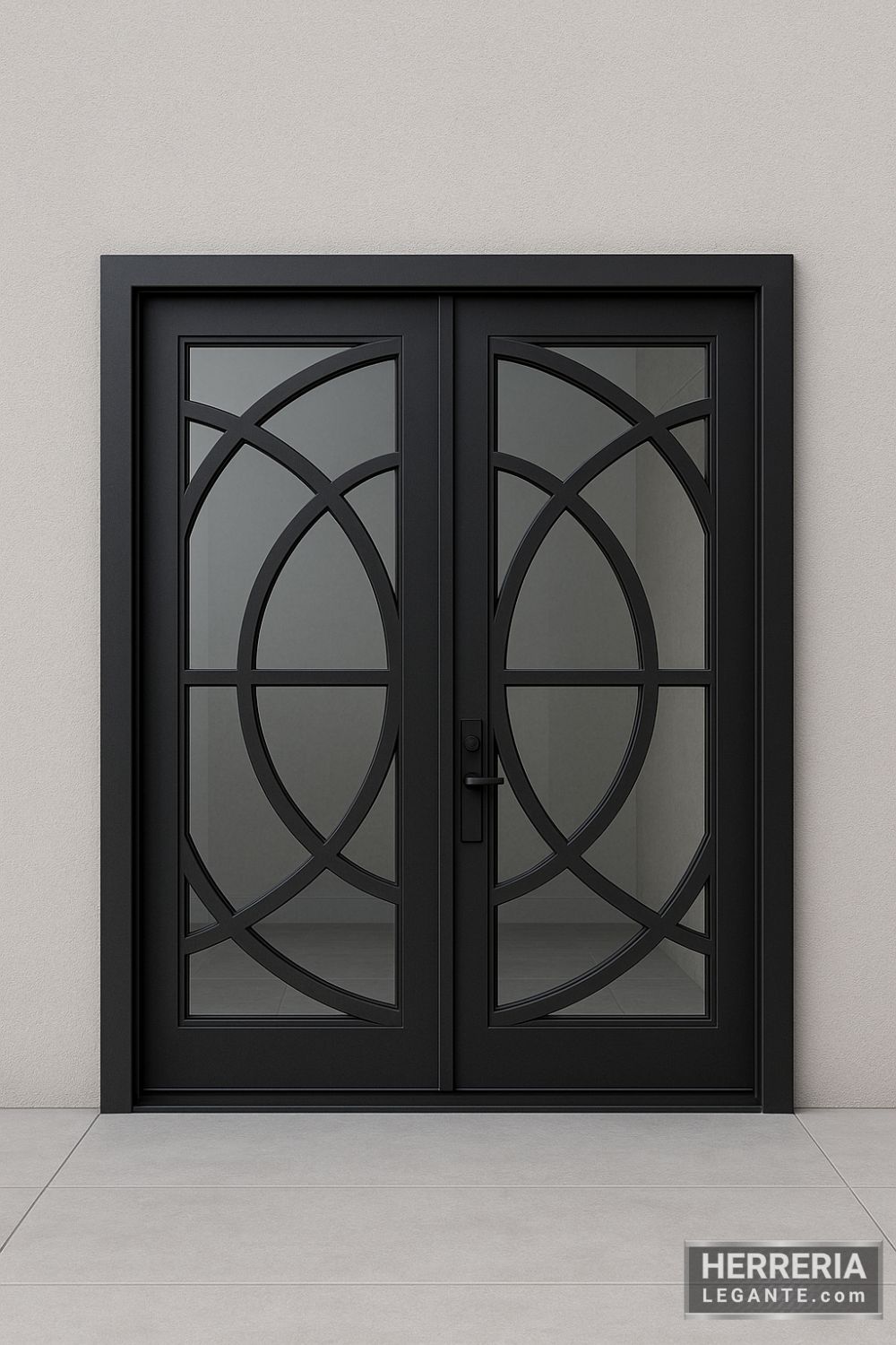 puerta de herrería con diseño geométrico en fachada abierta, ideal para casas en esquina