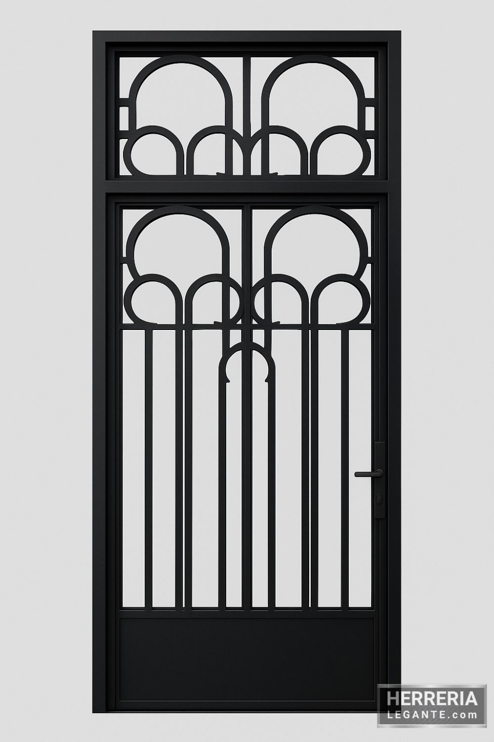 puerta de herrería negra con vidrio y diseño de arcos, vista desde el interior de una vivienda clásica