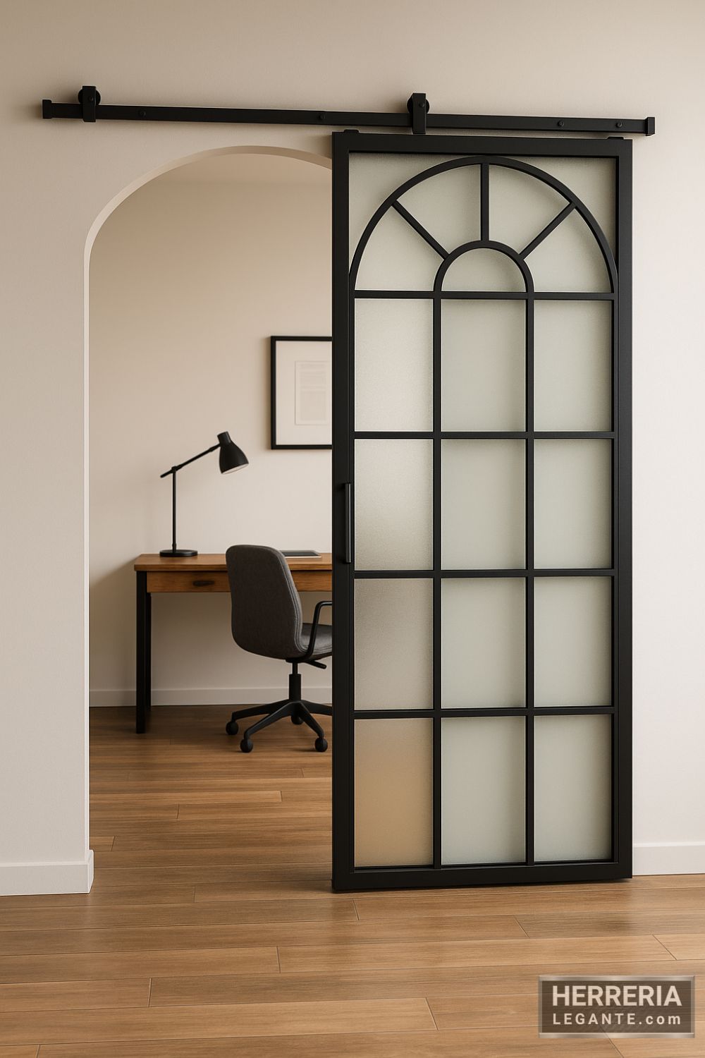 puerta corrediza de herrería con vidrio esmerilado separando dormitorio y oficina con diseño elegante en arco