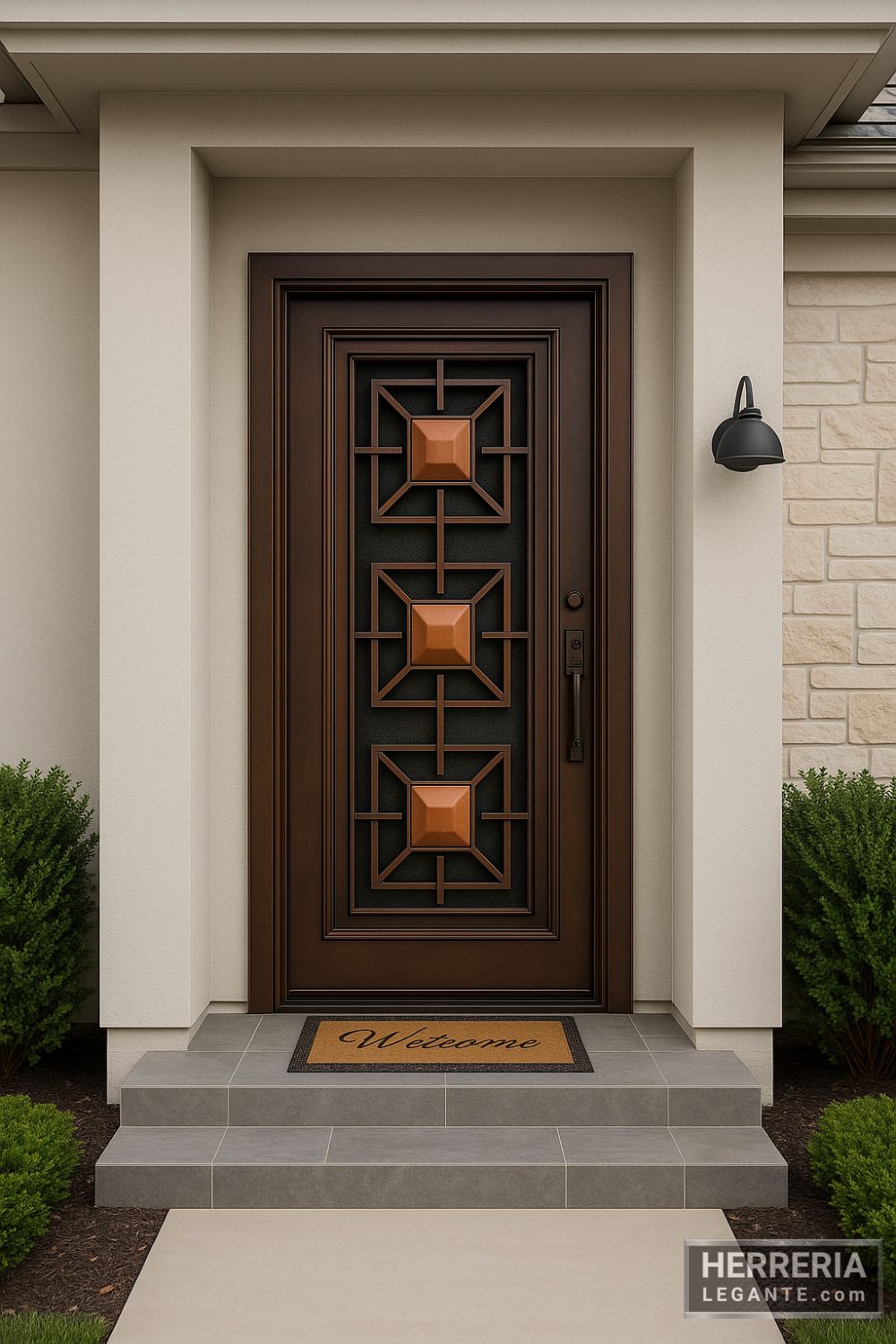 Puerta de herrería con diseño geométrico y detalles en cobre instalada en la entrada principal de una casa contemporánea