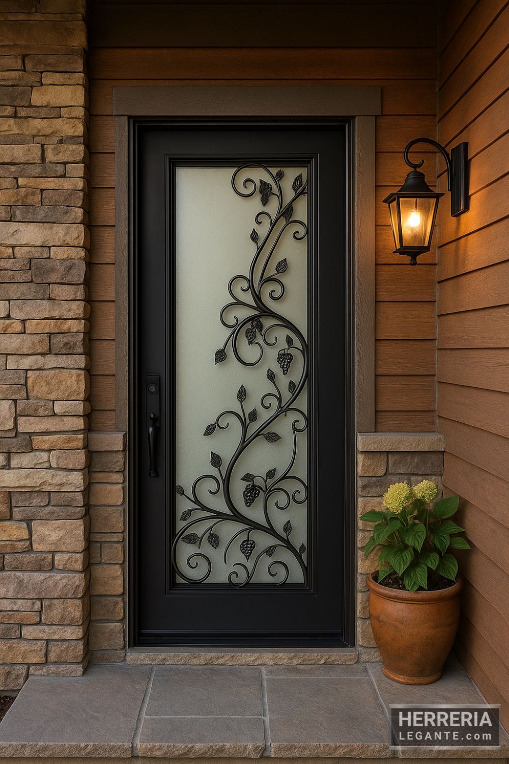 Puerta de herrería negra con vidrio esmerilado y diseño de enredadera instalada en fachada rústico moderna con piedra y madera
